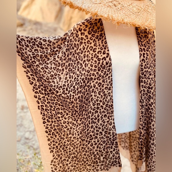 Festival/Beach/Poolside kimono in leopard print. - Picture 3 of 3